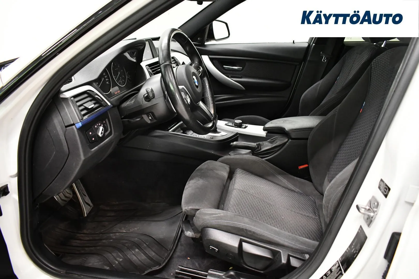 BMW 320 YIR-145 carousel image