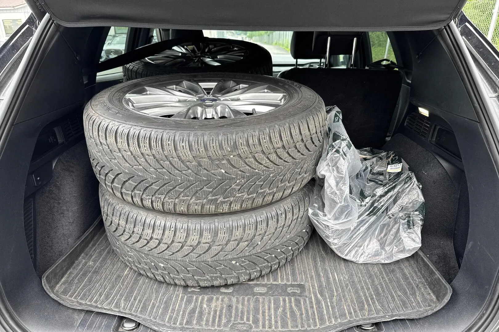 Ford Kuga FSC-695 carousel image