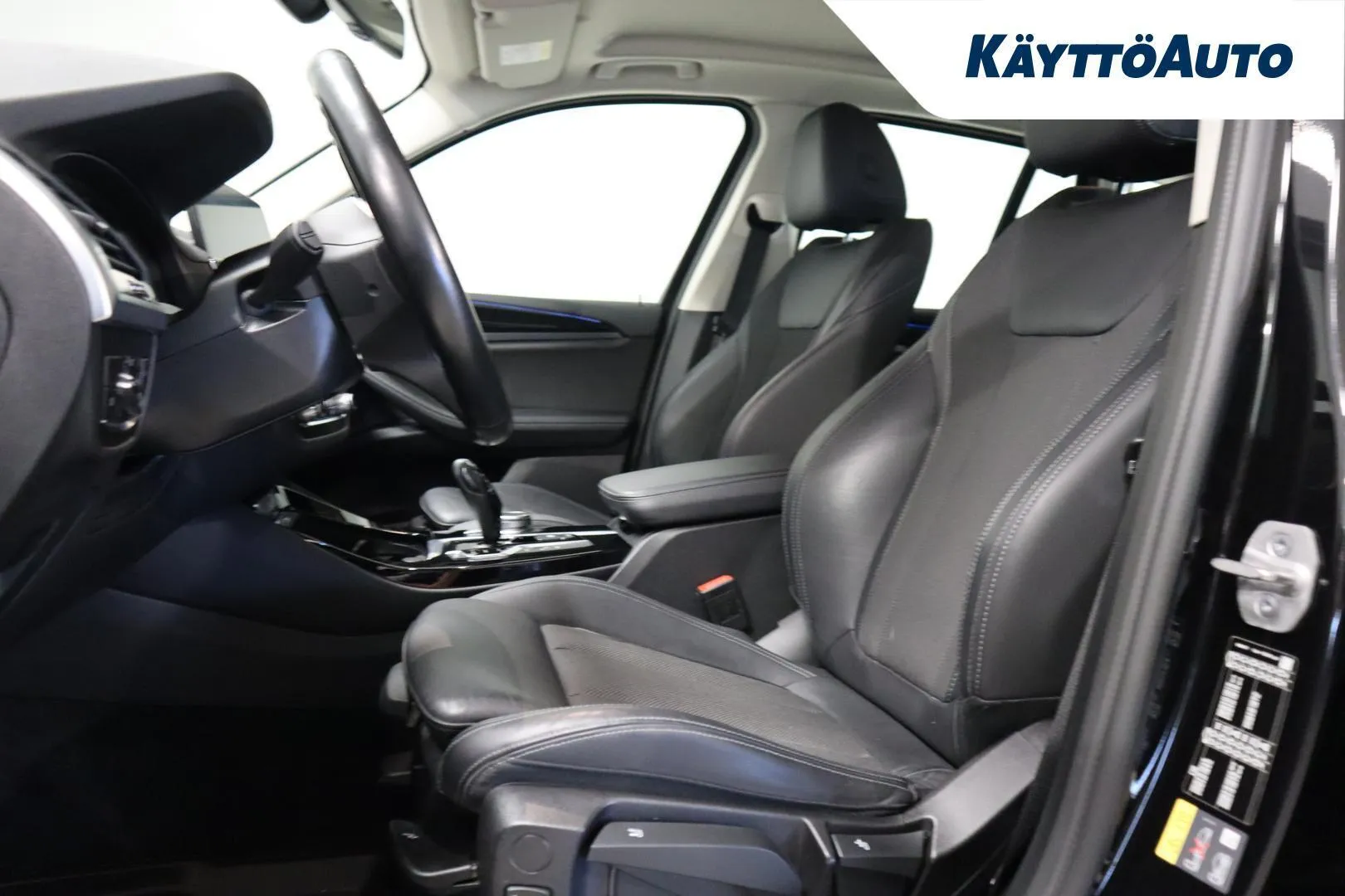 BMW X3 MZH-272 carousel image