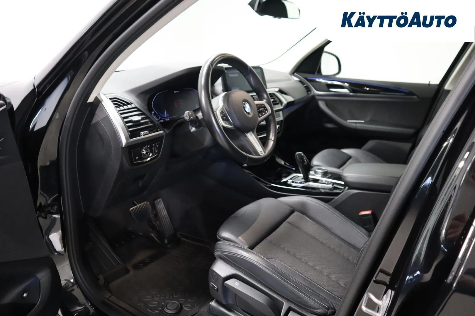 BMW X3 MZH-272 carousel image