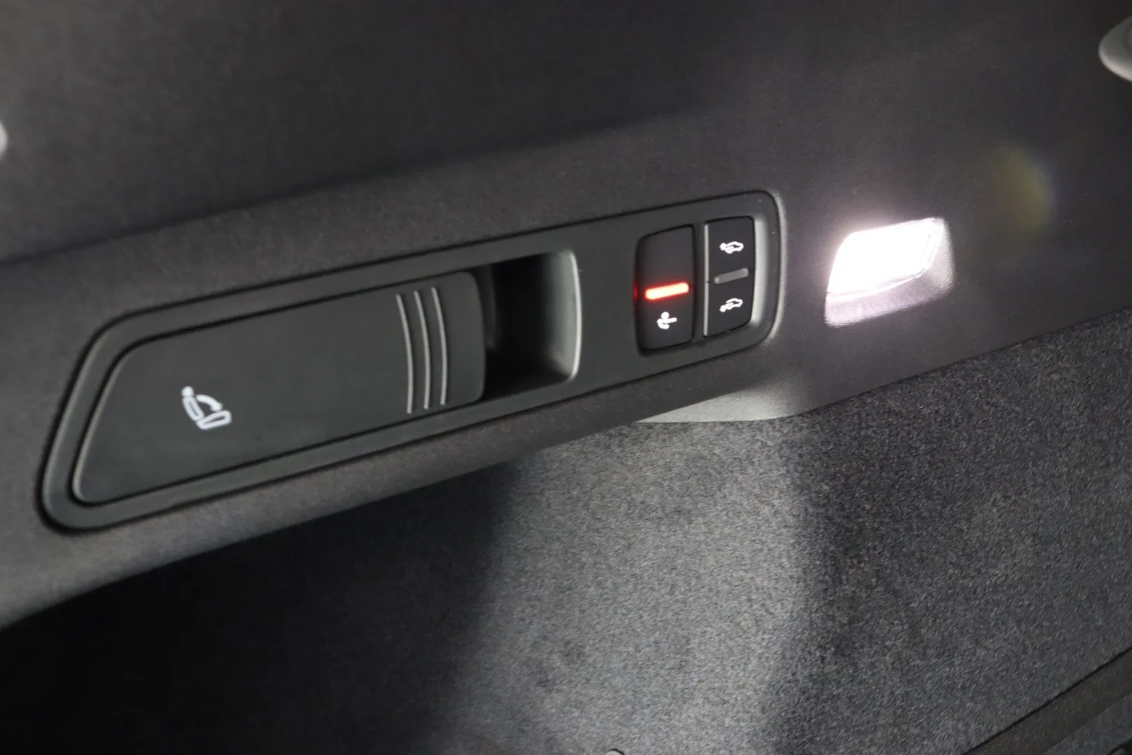 Audi Q6 e-tron YMU-859 carousel image
