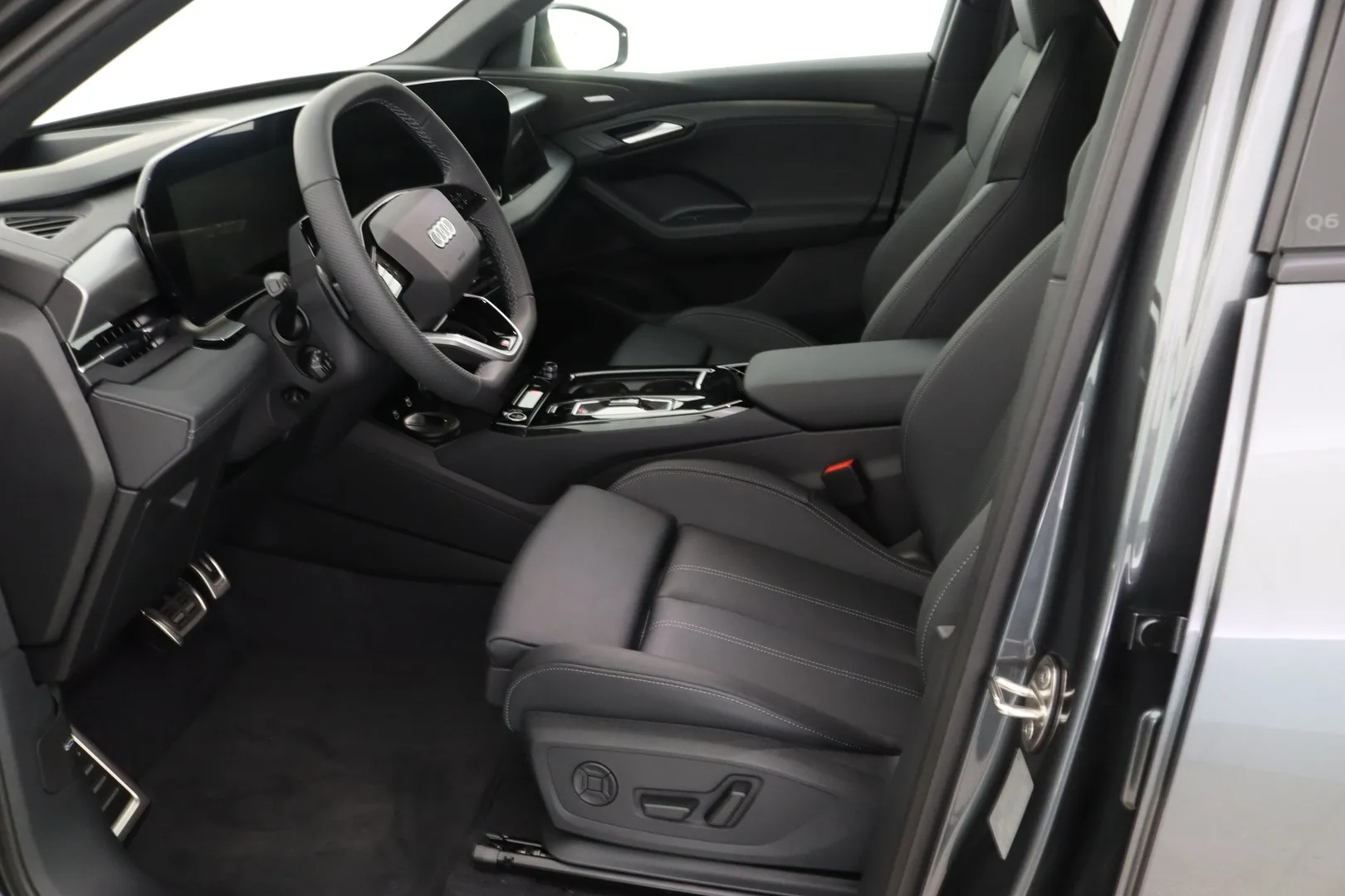 Audi Q6 e-tron YMU-859 carousel image