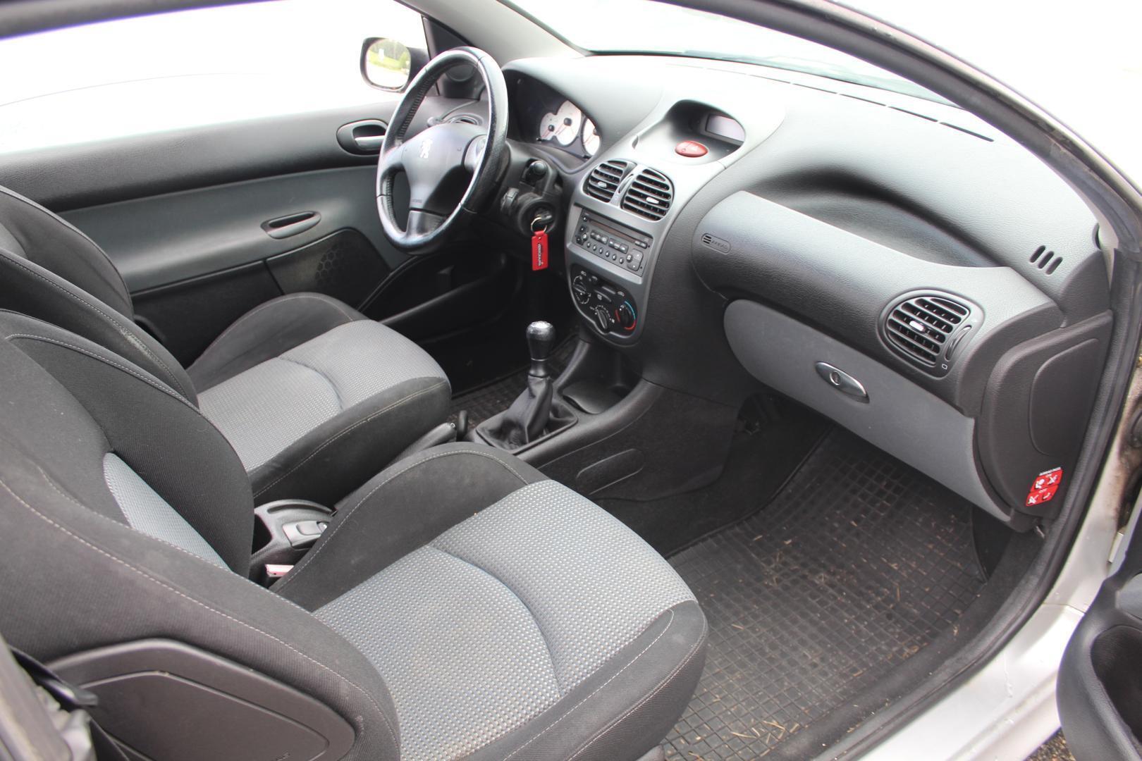 Peugeot 206 CC 1,6 2005, kuva 3/6