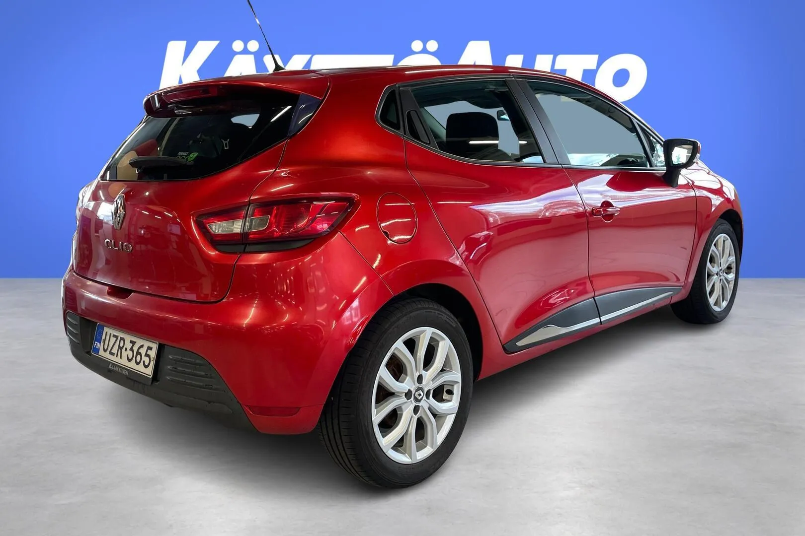 Renault Clio UZR-365 carousel image