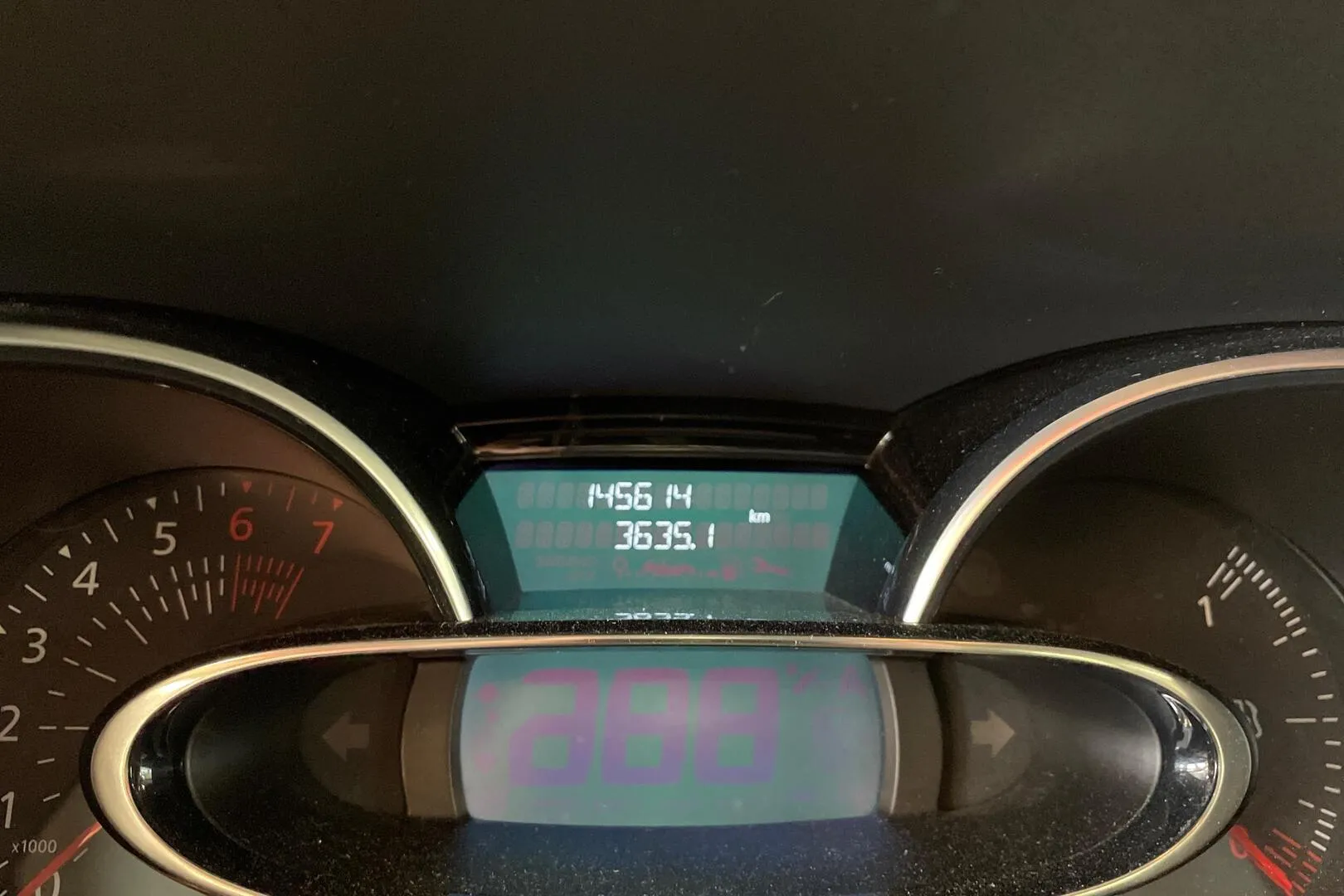 Renault Clio UZR-365 carousel image