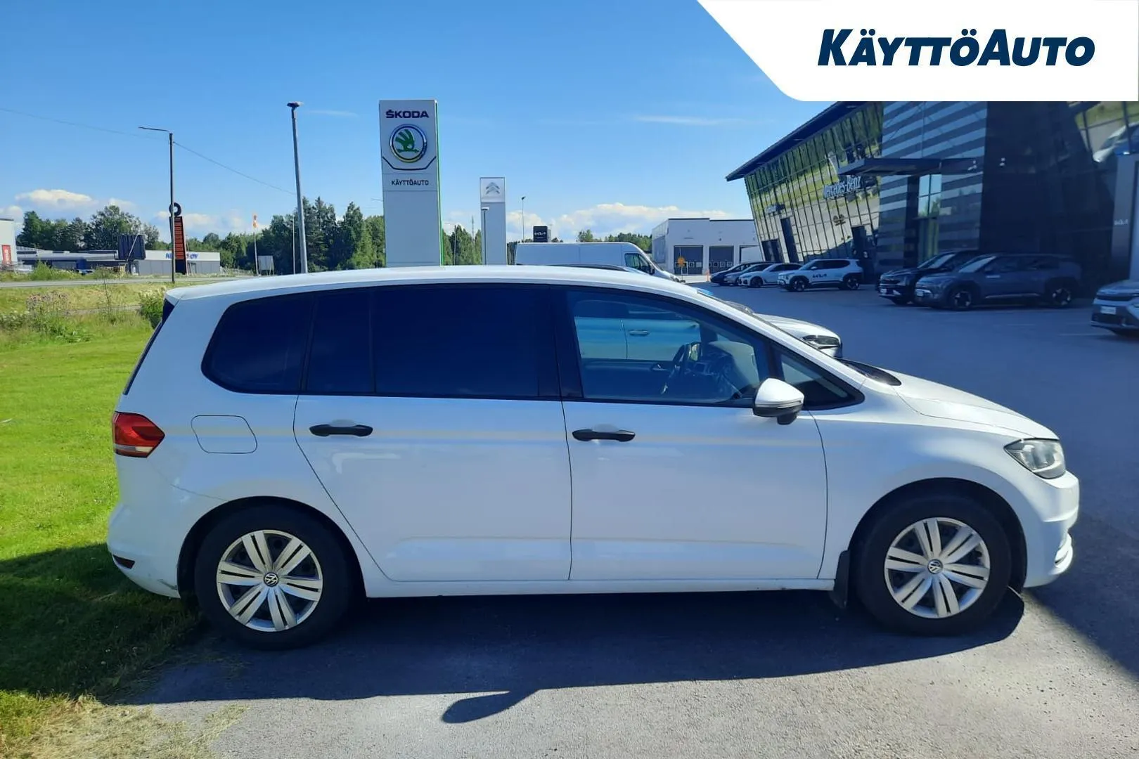 Volkswagen Touran GLX-674 carousel image
