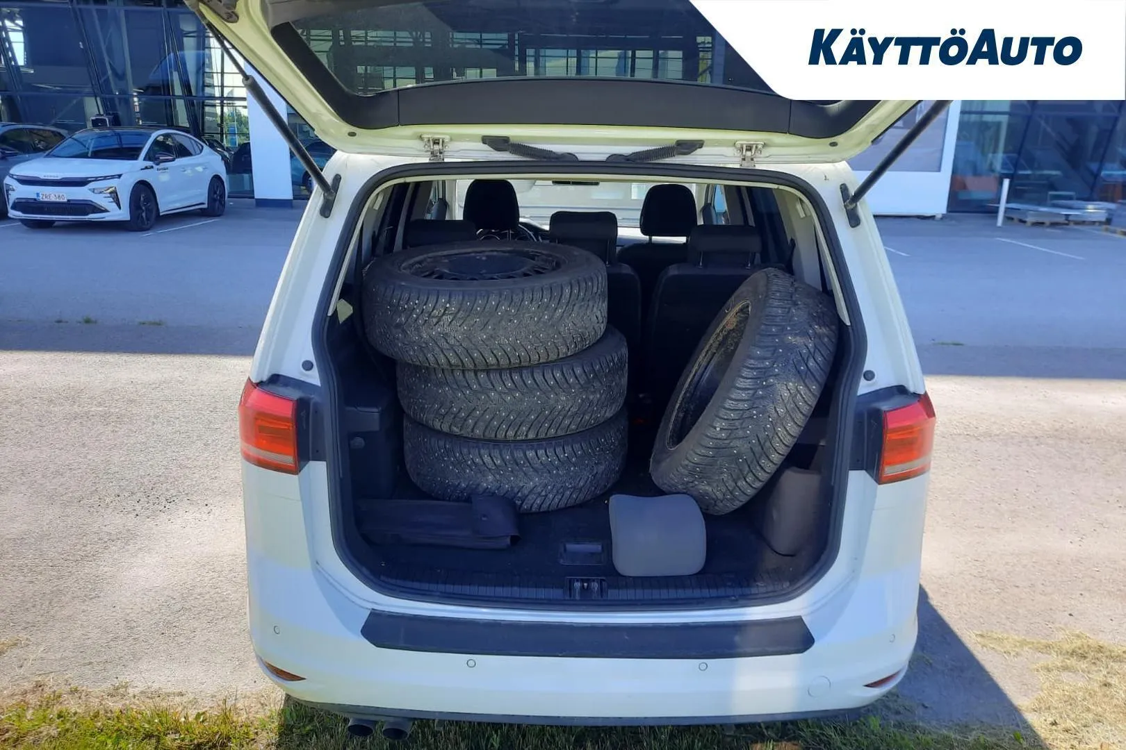 Volkswagen Touran GLX-674 carousel image