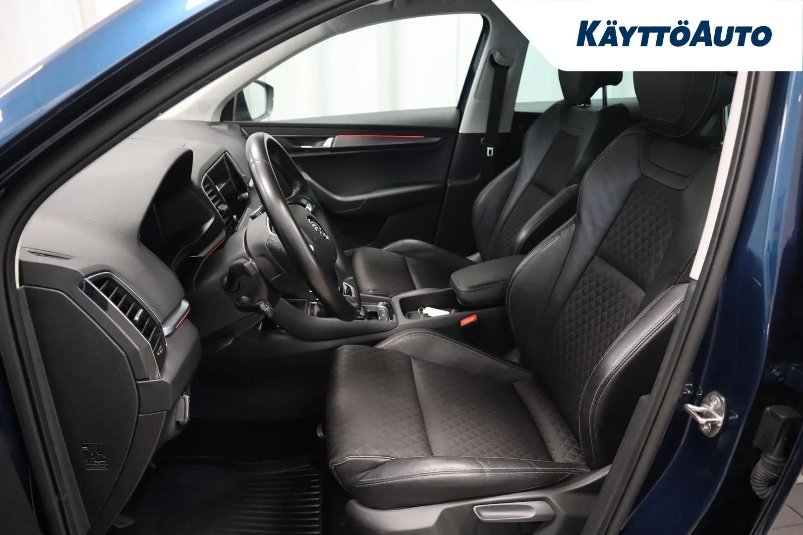 Skoda Karoq IZC-220 carousel image