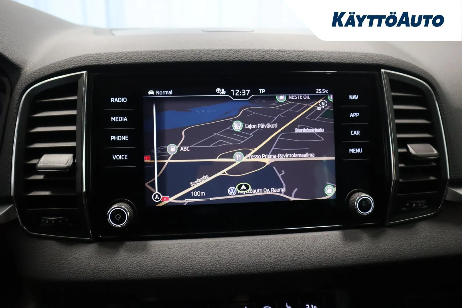 Skoda Karoq IZC-220 carousel image