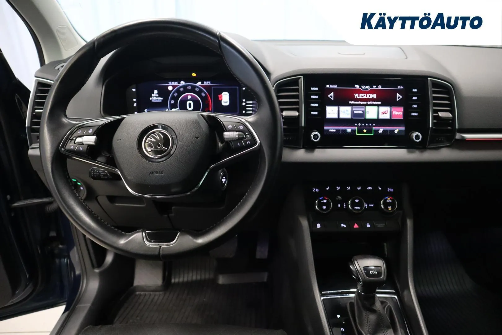 Skoda Karoq IZC-220 carousel image
