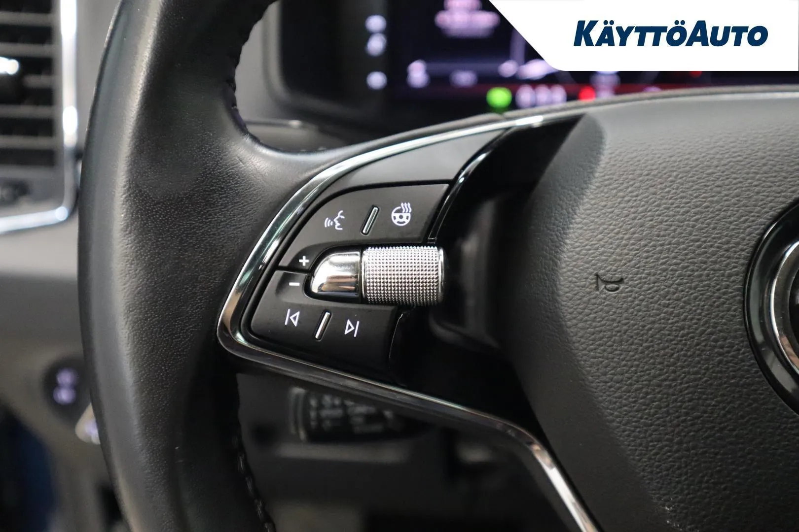 Skoda Karoq IZC-220 carousel image