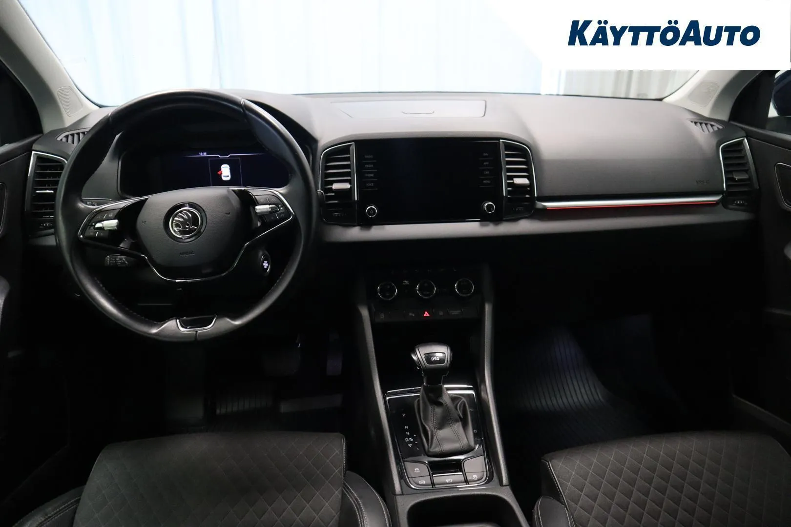 Skoda Karoq IZC-220 carousel image