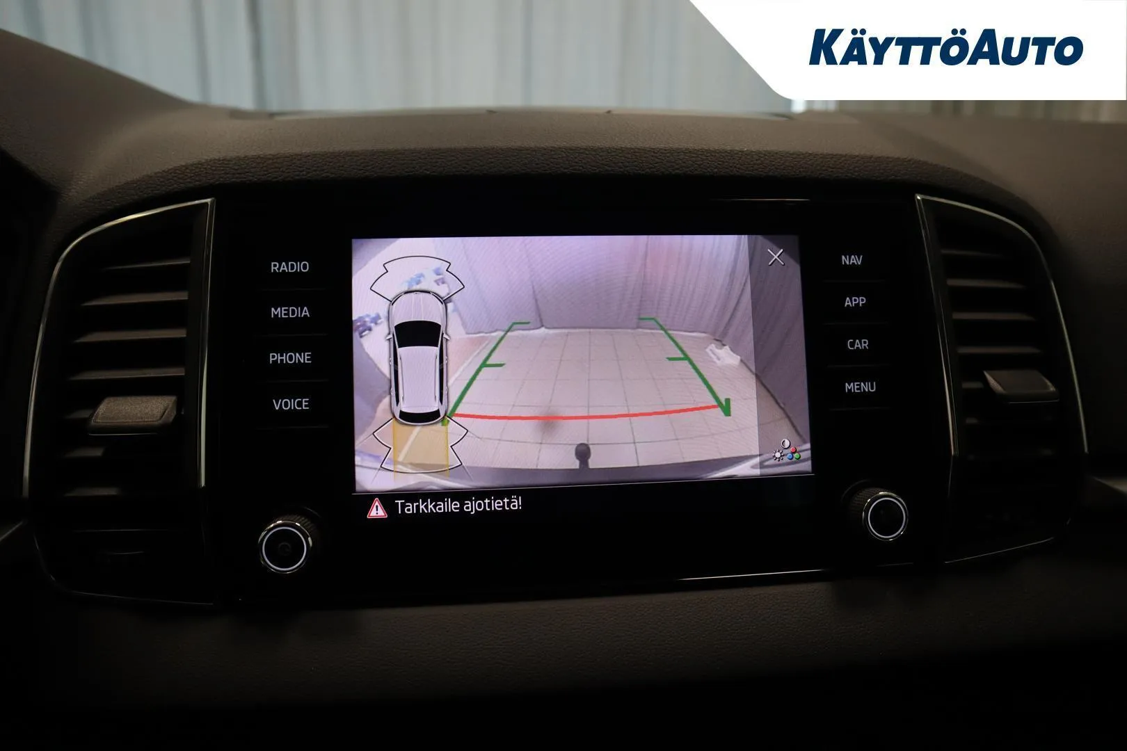 Skoda Karoq IZC-220 carousel image