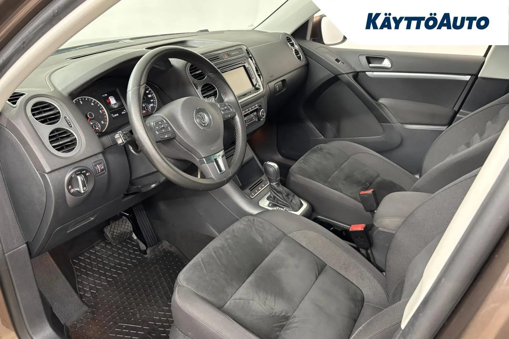 Volkswagen Tiguan IMH-954 carousel image