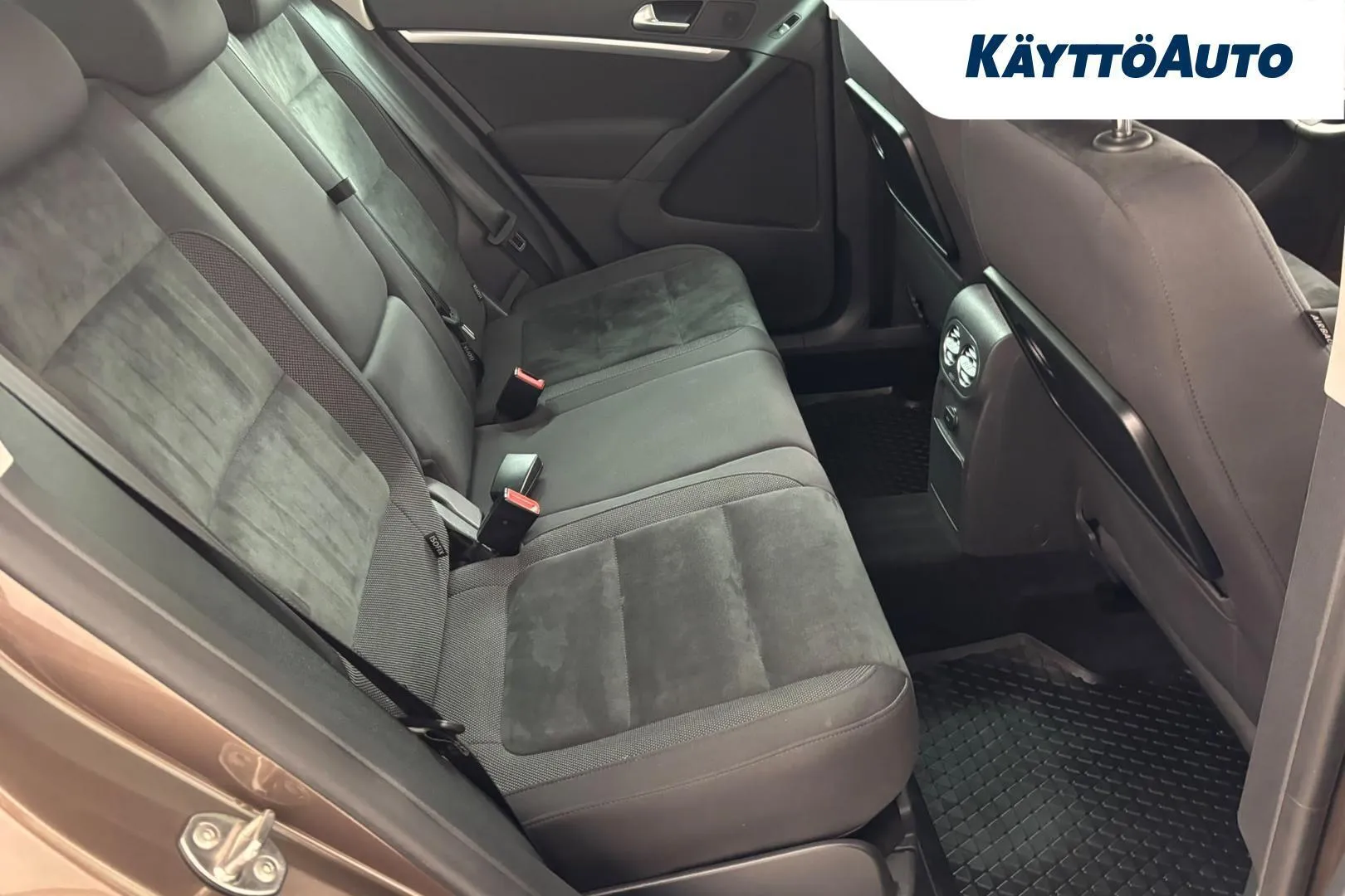 Volkswagen Tiguan IMH-954 carousel image