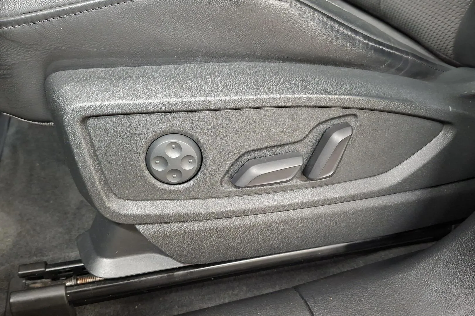 Audi Q5 KVN-619 carousel image