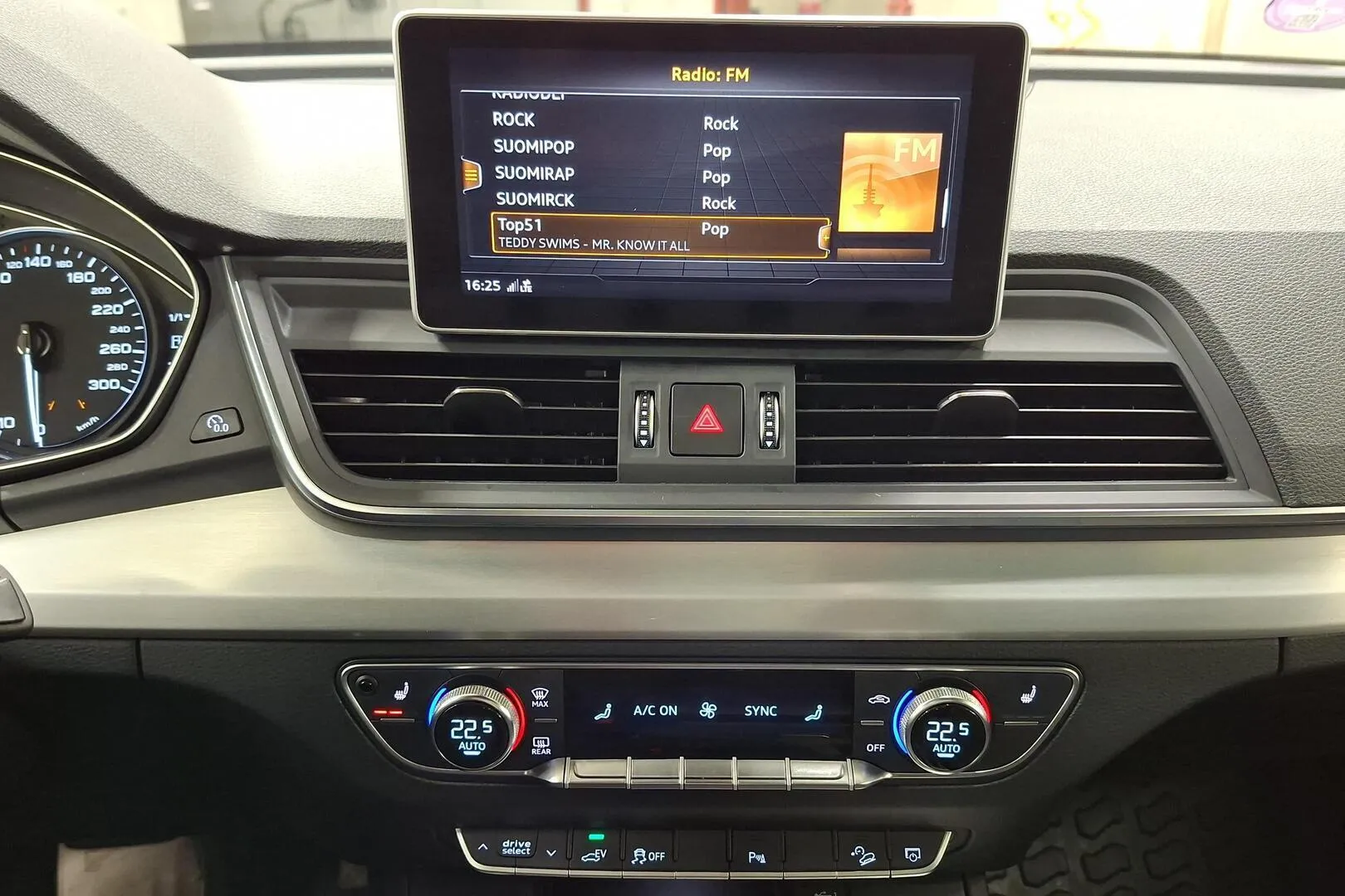 Audi Q5 KVN-619 carousel image