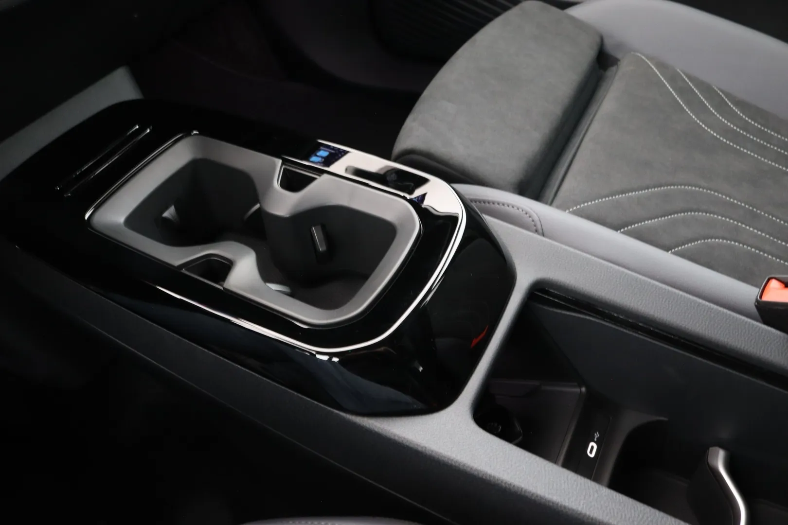 Volkswagen ID.4 KYT-489 carousel image