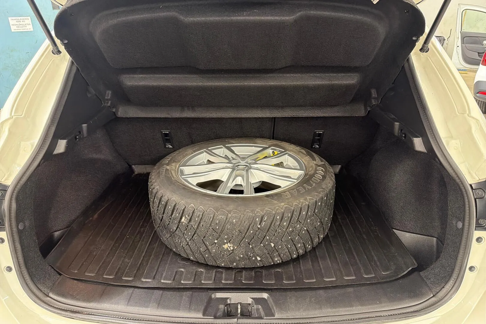 Nissan Qashqai BVB-214 carousel image