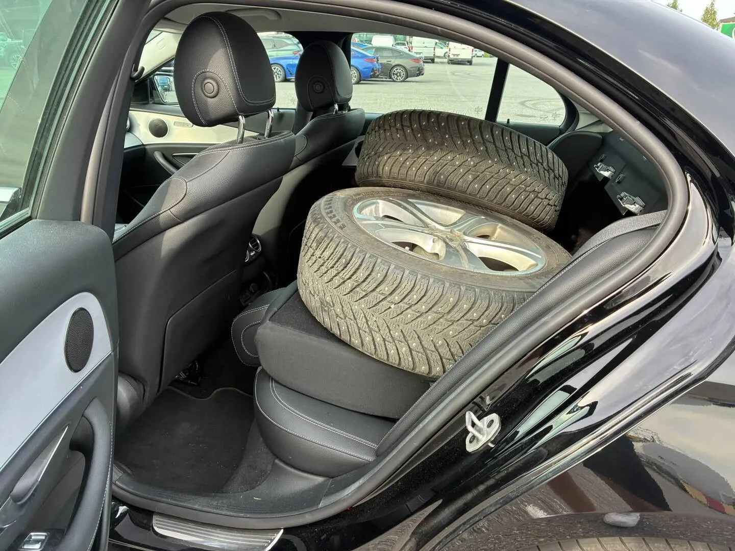 Mercedes-Benz E MZK-567 carousel image