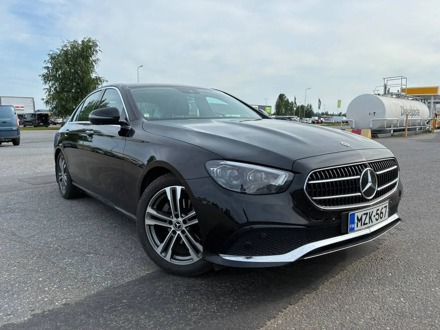 Mercedes-Benz E MZK-567 carousel image
