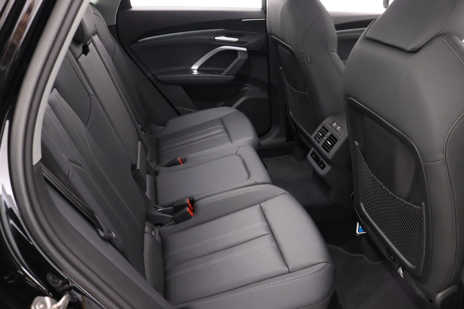 Audi Q5 ZRK-382 carousel image