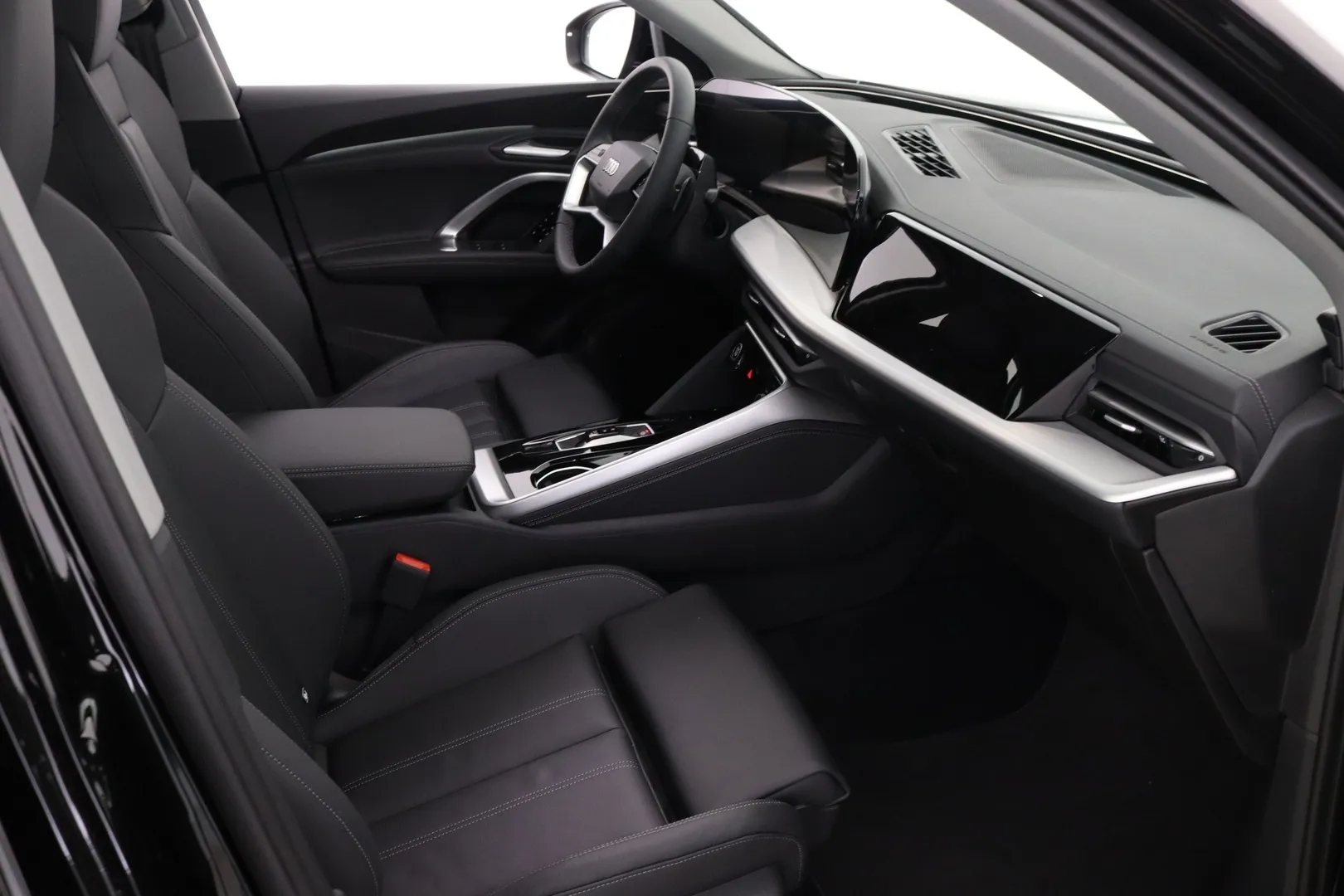 Audi Q5 ZRK-382 carousel image
