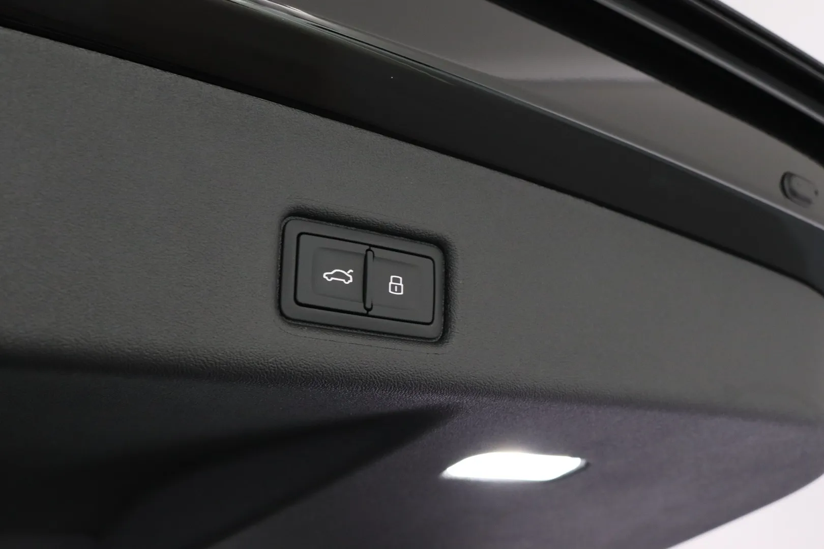 Audi Q5 ZRK-382 carousel image