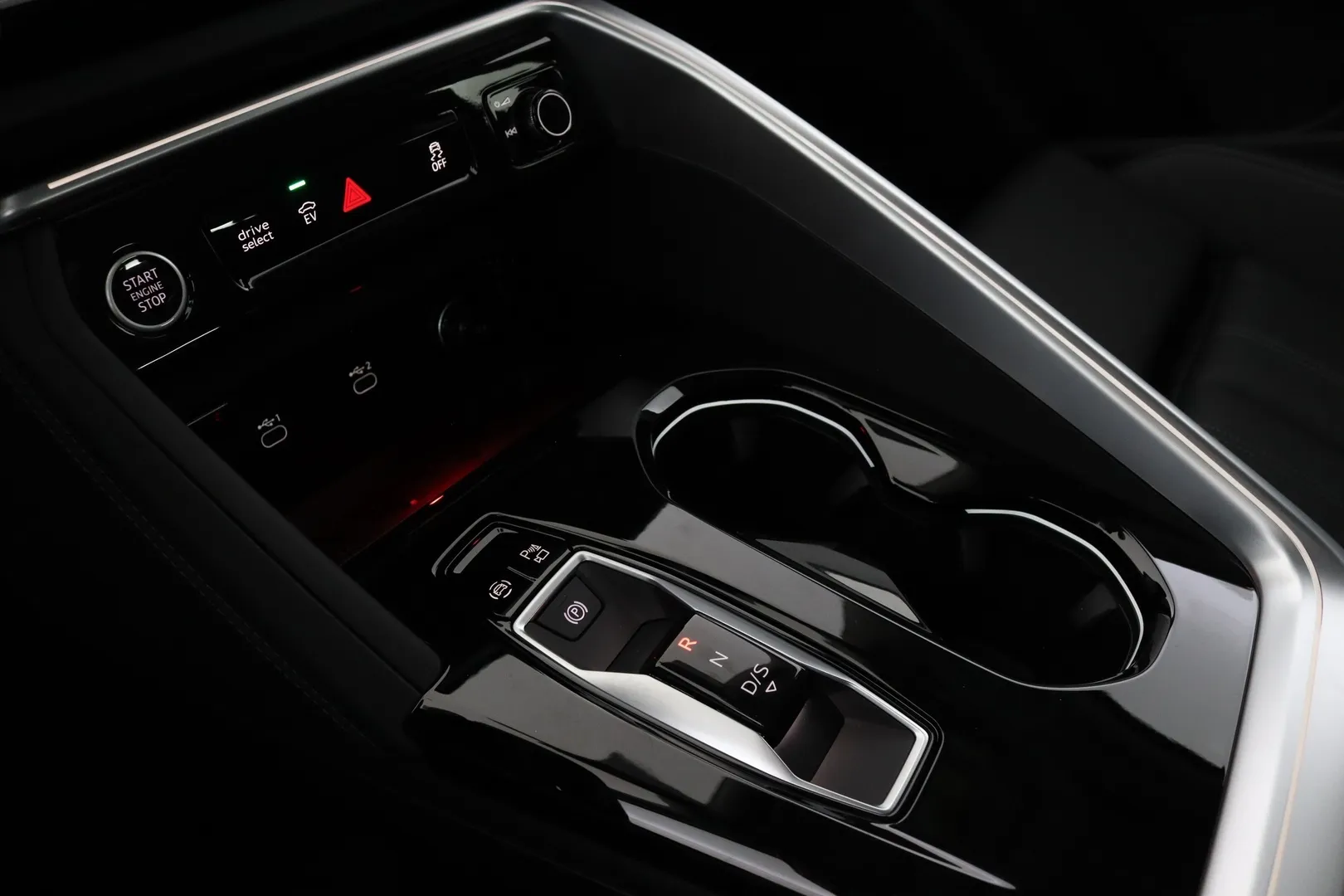 Audi Q5 ZRK-382 carousel image