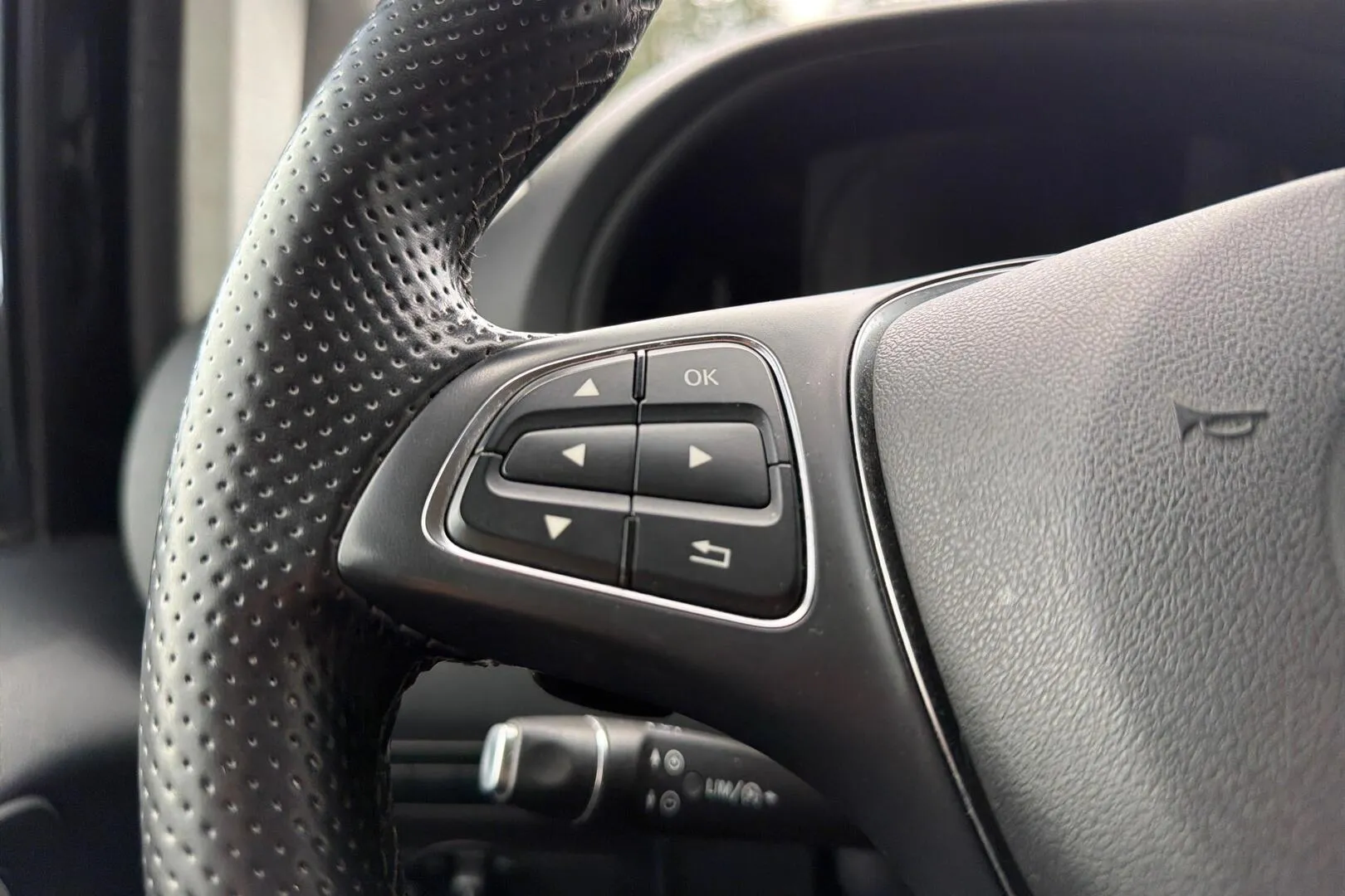Mercedes-Benz Vito NLU-623 carousel image