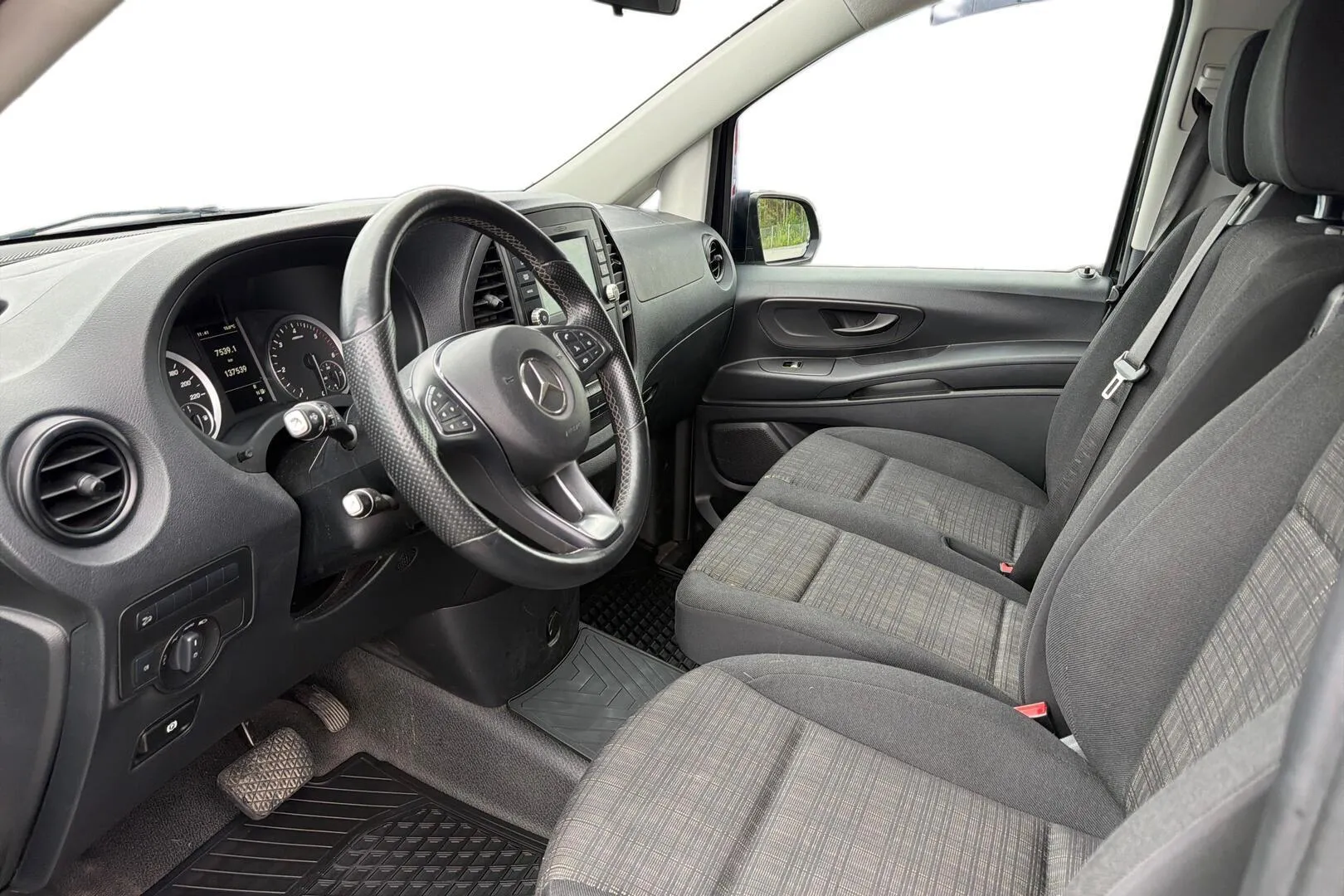 Mercedes-Benz Vito NLU-623 carousel image