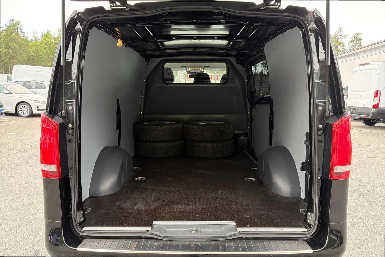 Mercedes-Benz Vito NLU-623 carousel image