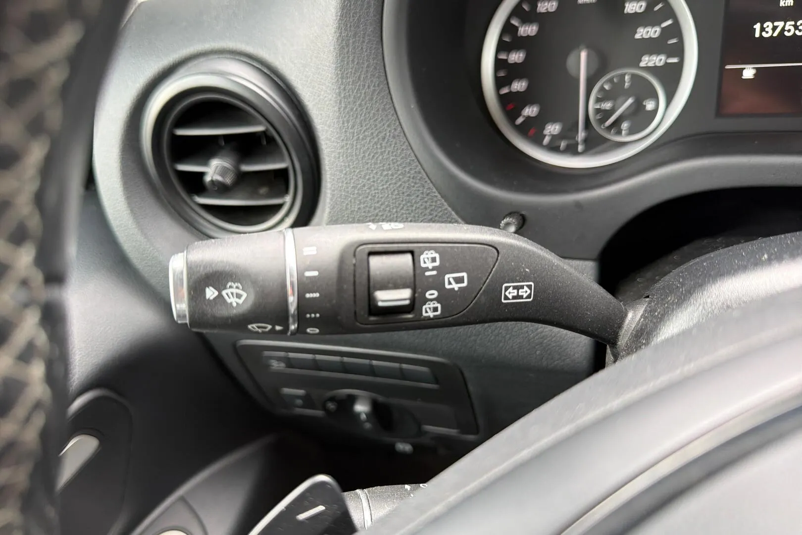 Mercedes-Benz Vito NLU-623 carousel image