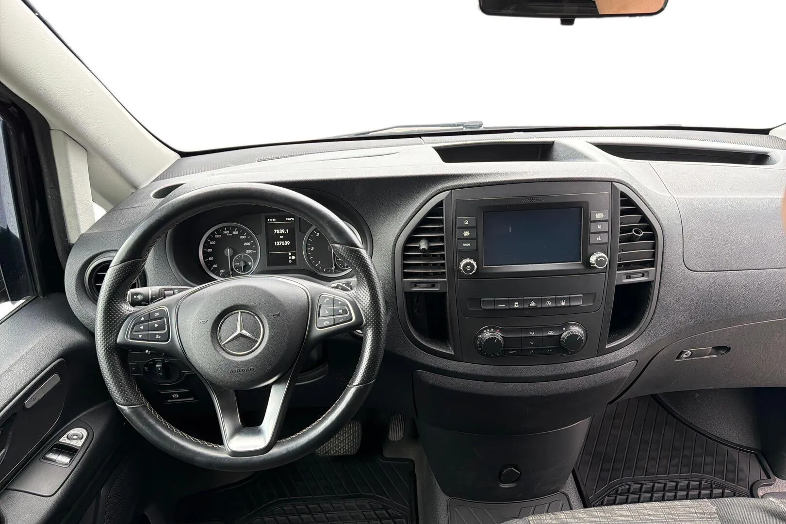 Mercedes-Benz Vito NLU-623 carousel image
