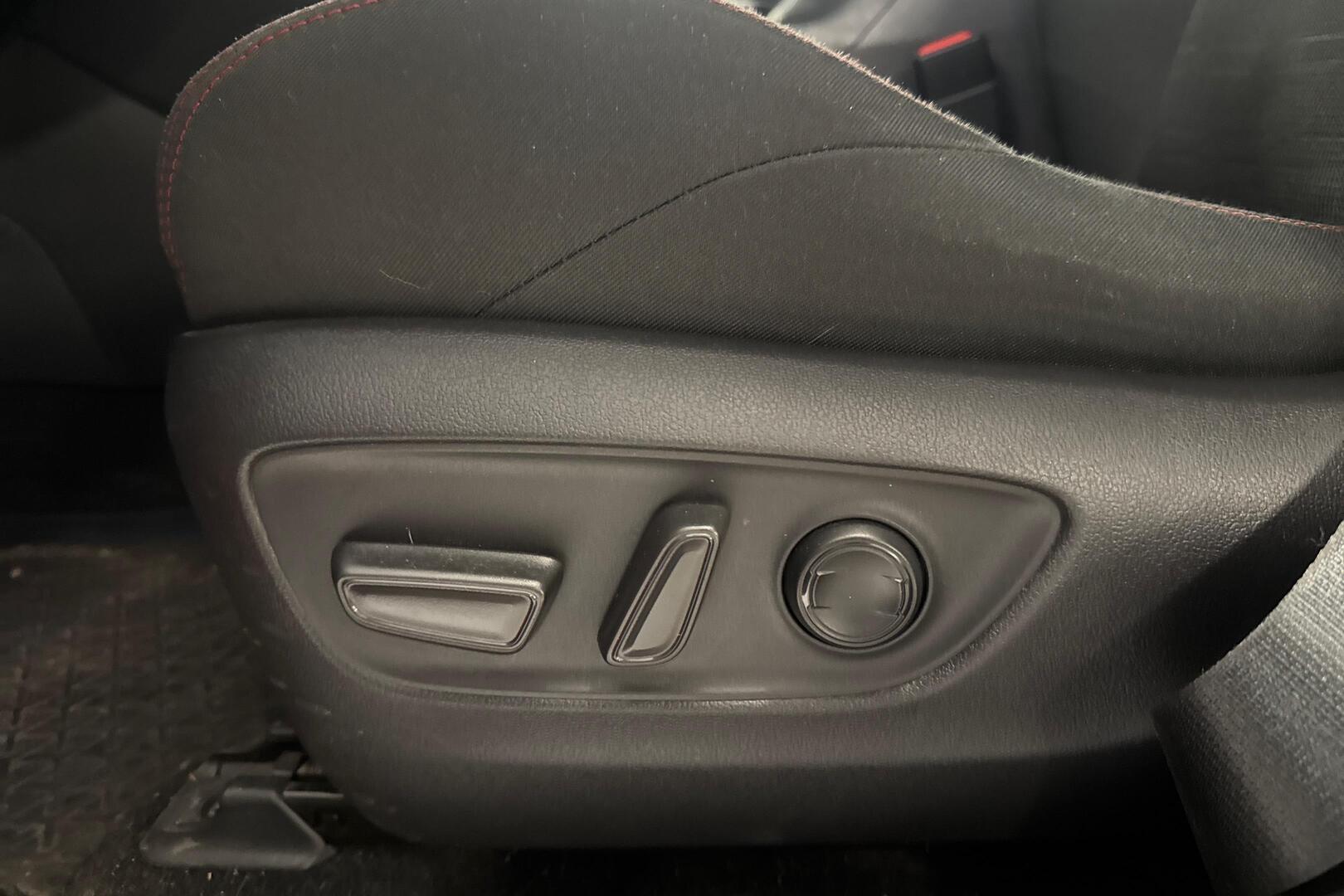 Toyota RAV4 Plug-In 2021, photo 6/8