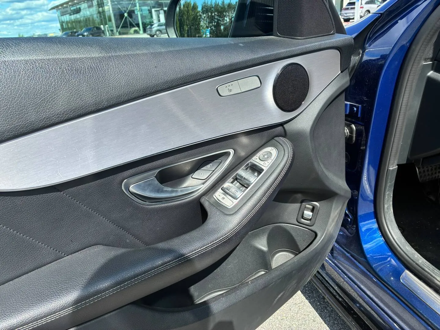 Mercedes-Benz C CRB-955 carousel image