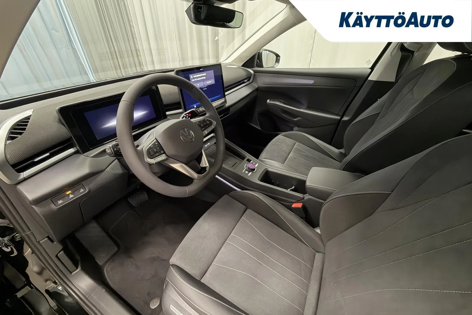 Volkswagen T-Roc KYO-573 carousel image
