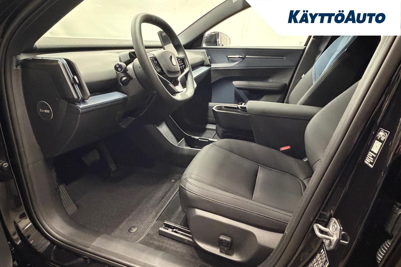 Volvo EX30 P8 AWD Plus Black Edition 2027, kuva 4/20
