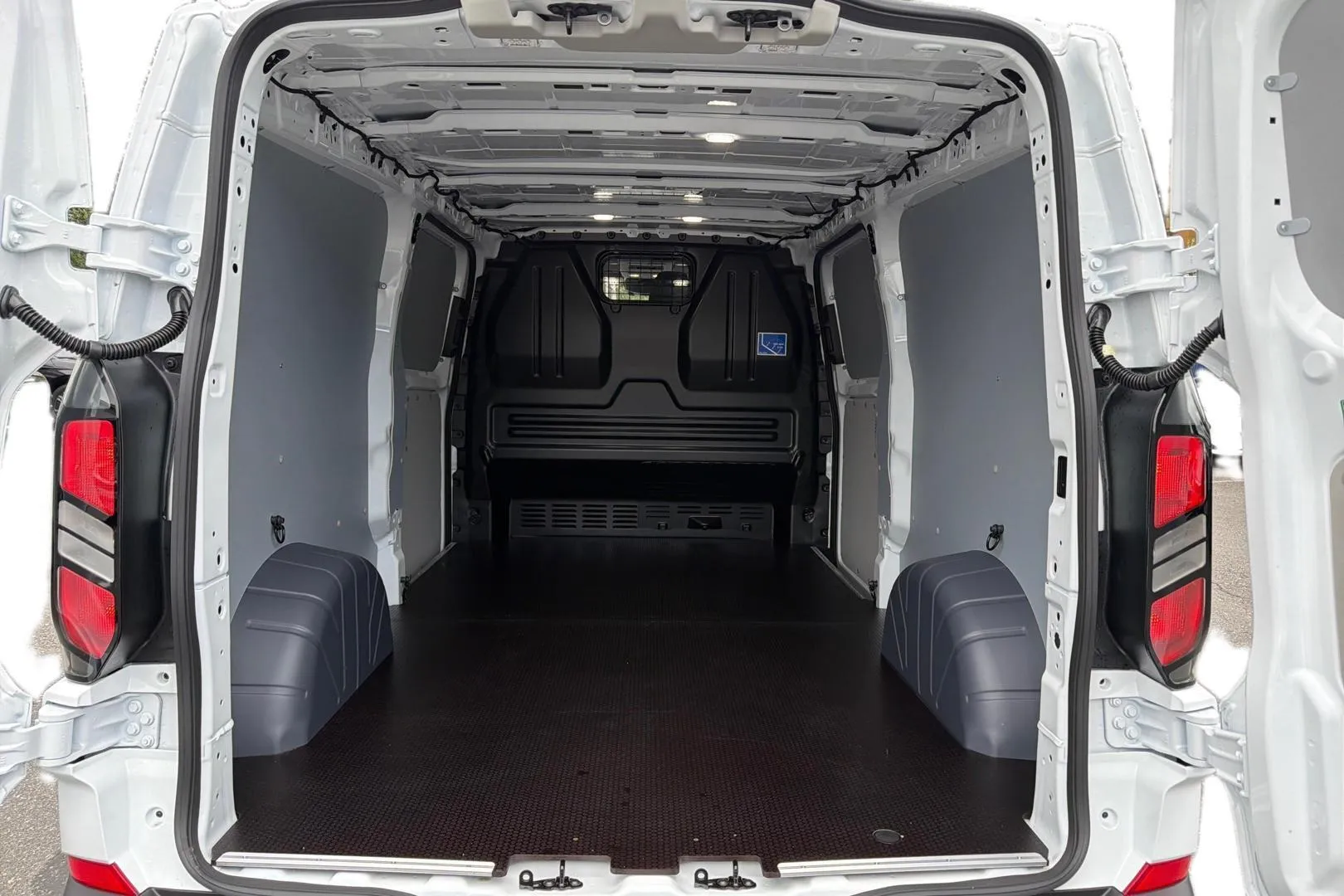 FORD TRANSIT CUSTOM JOS-746 carousel image