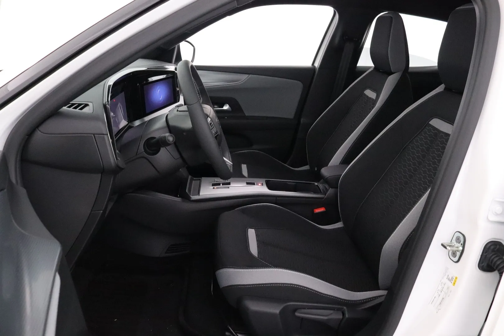 Opel Mokka MSJ-791 carousel image