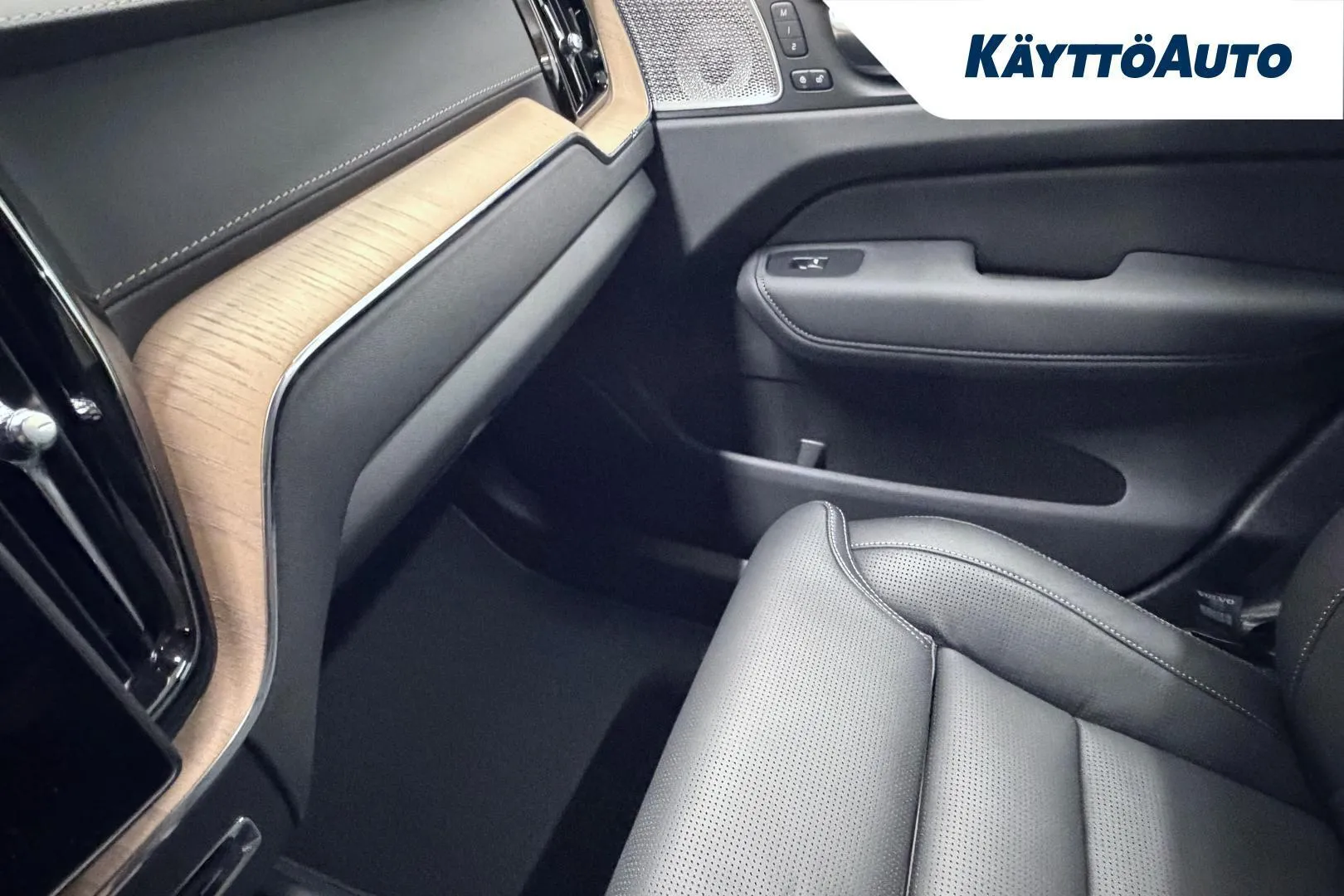 Volvo XC60 SZY-407 carousel image