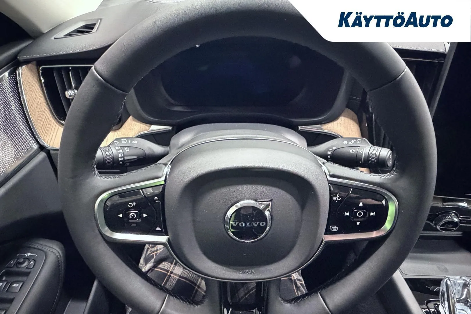 Volvo XC60 SZY-407 carousel image