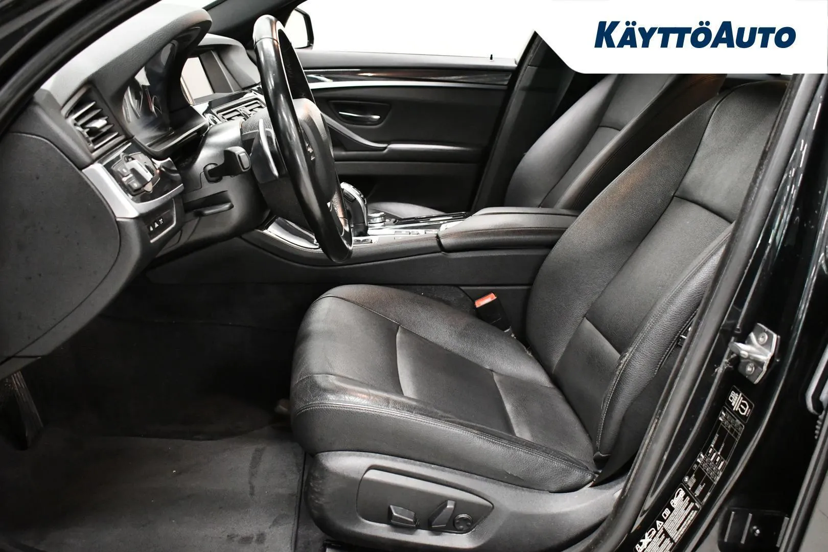 BMW 530 KTS-411 carousel image