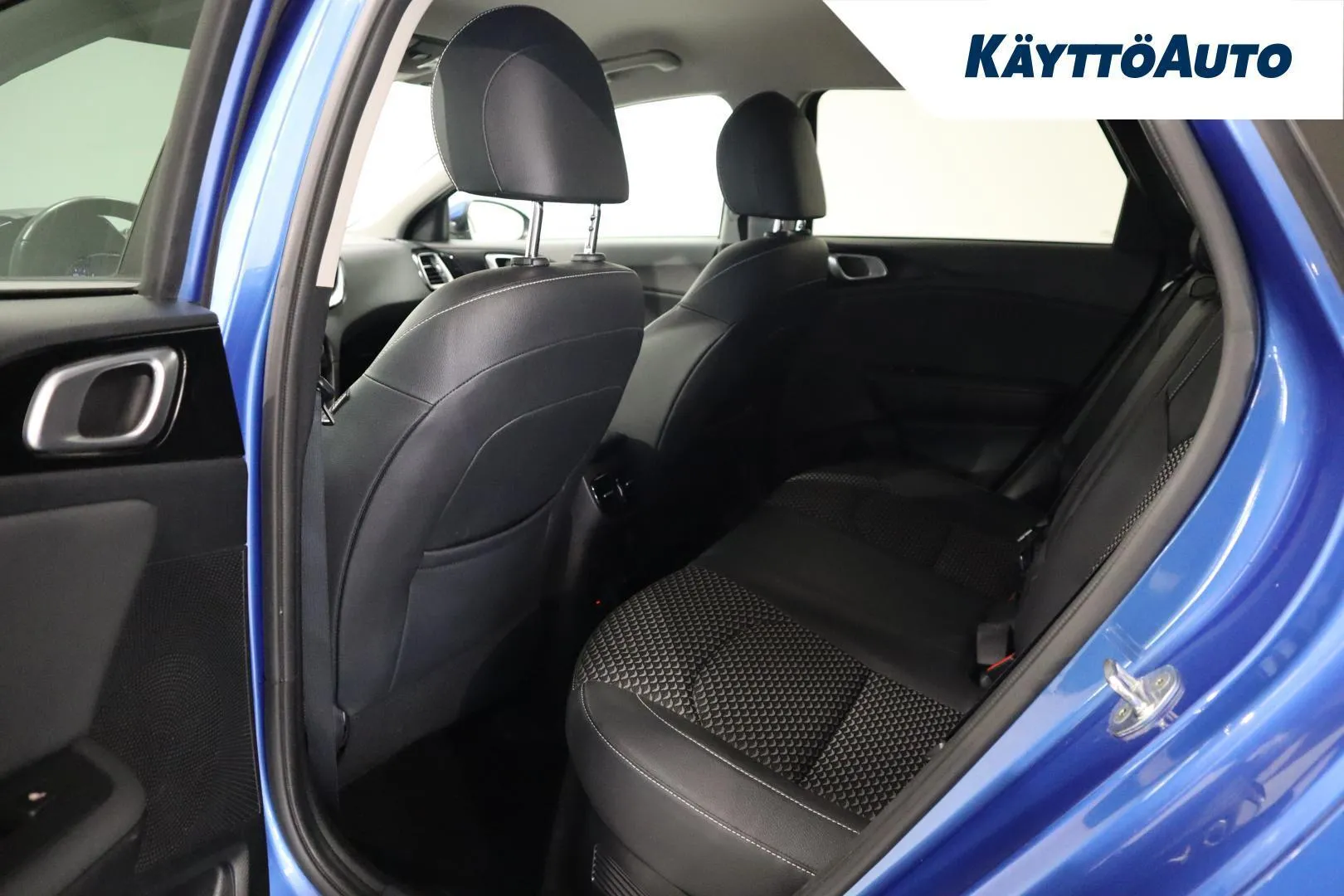 Kia Ceed KUR-176 carousel image