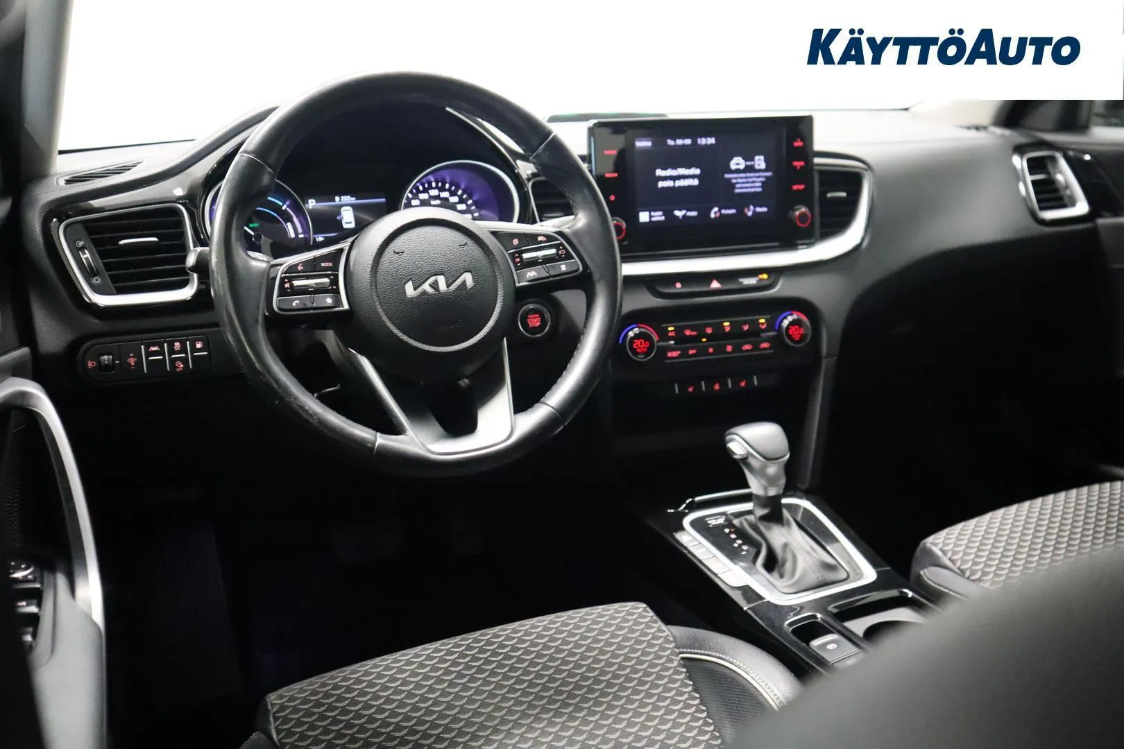 Kia Ceed KUR-176 carousel image