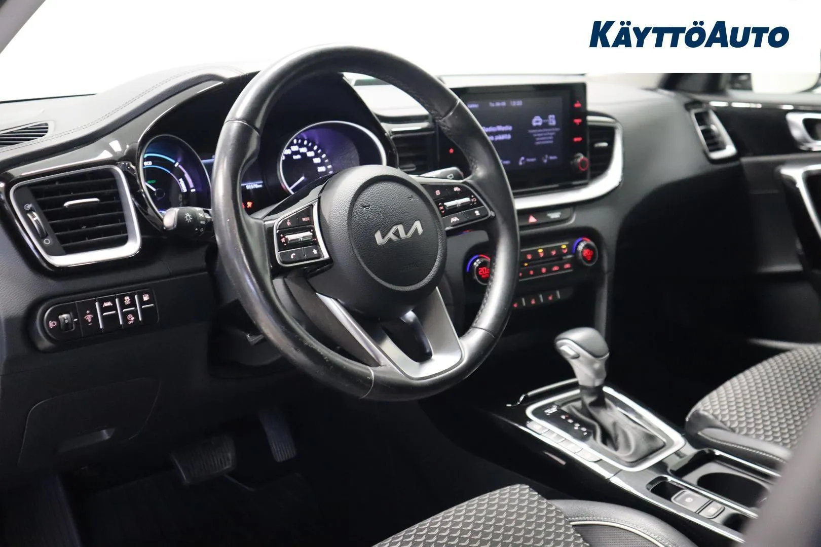Kia Ceed KUR-176 carousel image