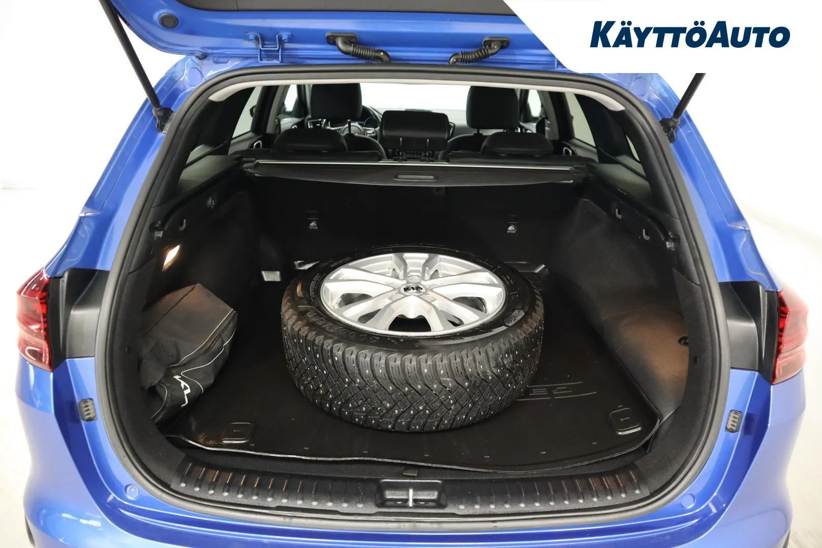 Kia Ceed KUR-176 carousel image