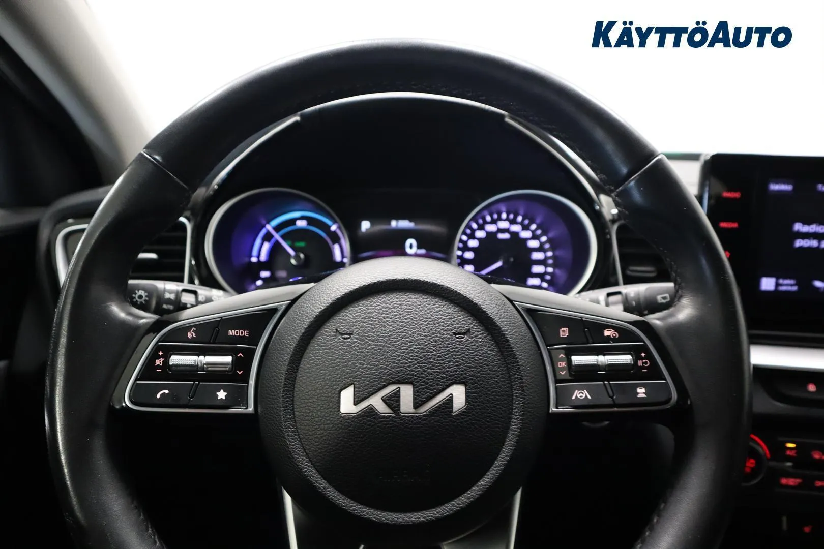 Kia Ceed KUR-176 carousel image