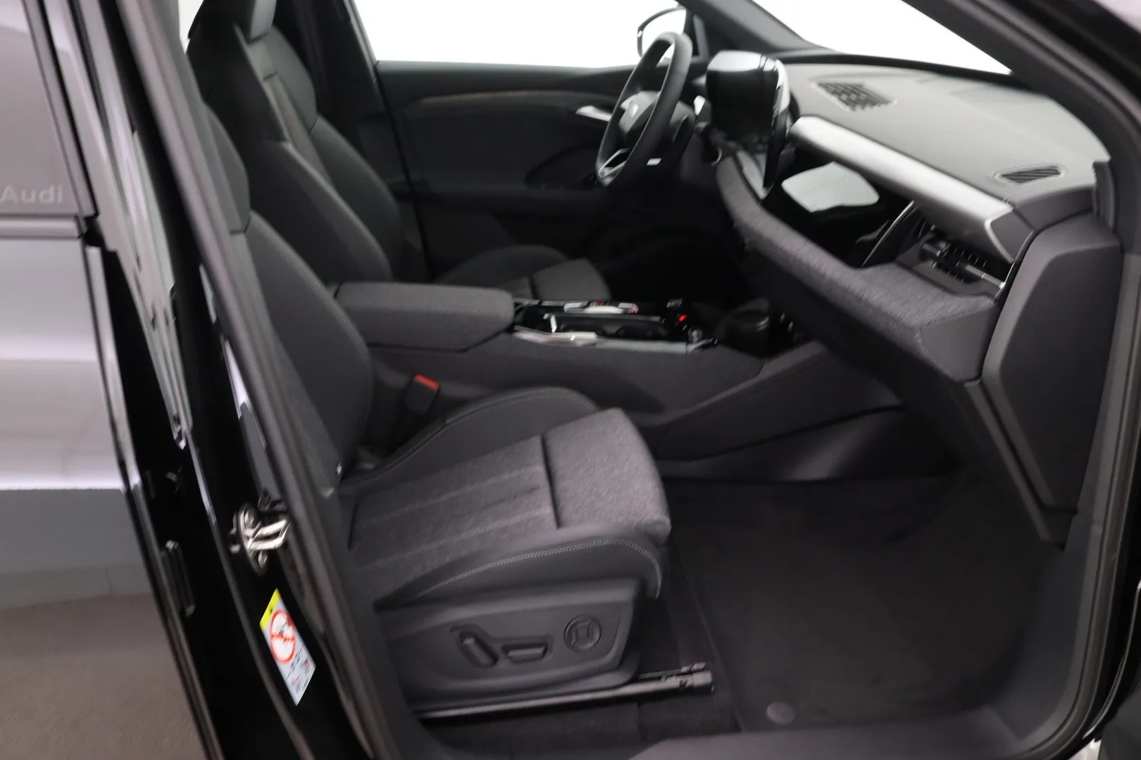 Audi Q6 e-tron FTE-263 carousel image