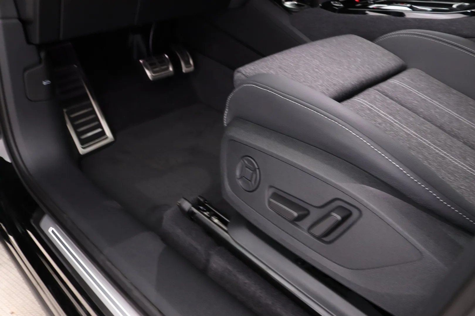 Audi Q6 e-tron FTE-263 carousel image